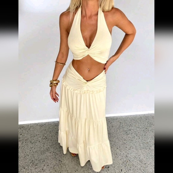 2pcs Set: Solid Color Twist Back Halter Neck Top And Super Long Skirt - Picture 3 of 4